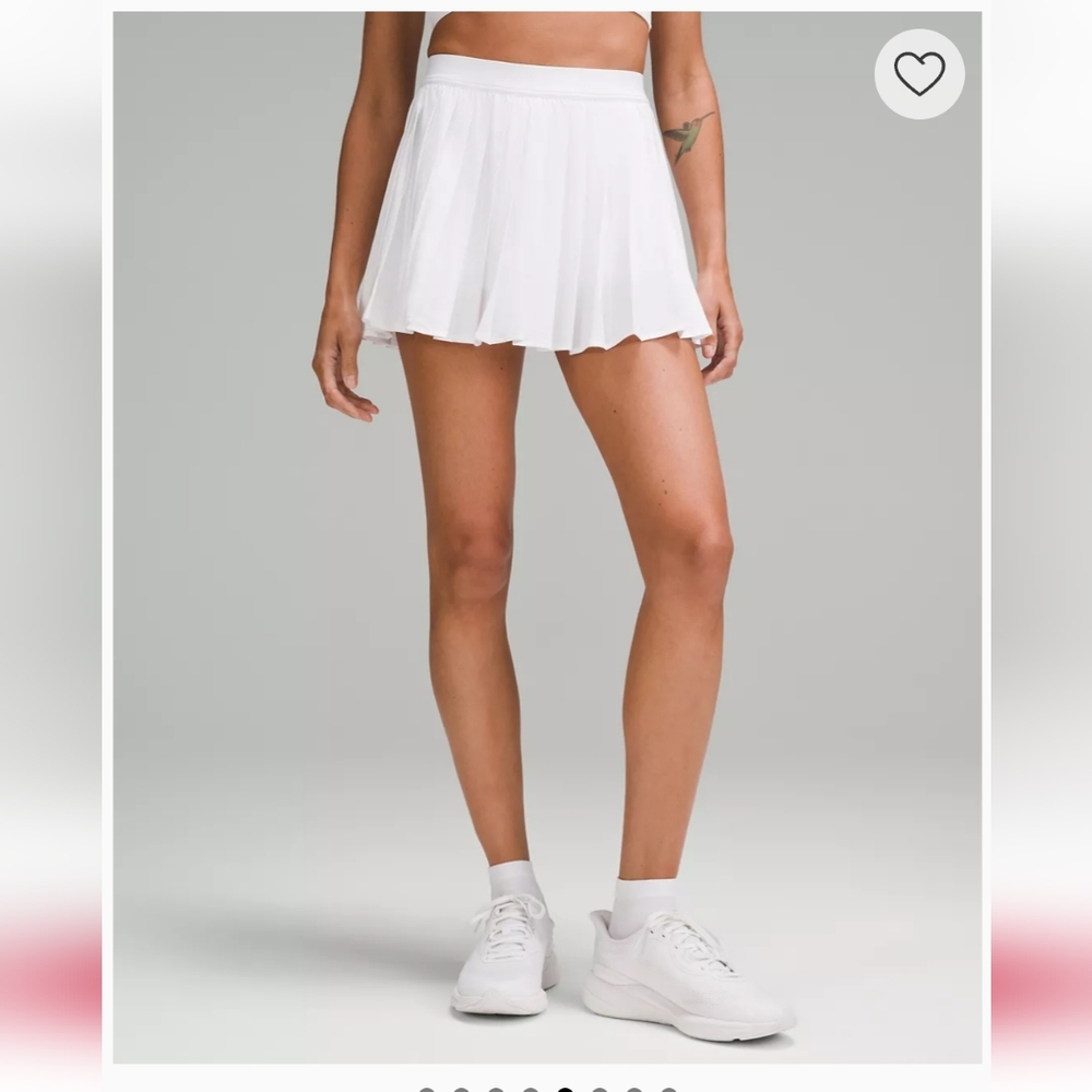 Pleated White Skirt - 2 Pockets Sticky Grip